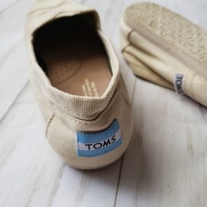 Toms